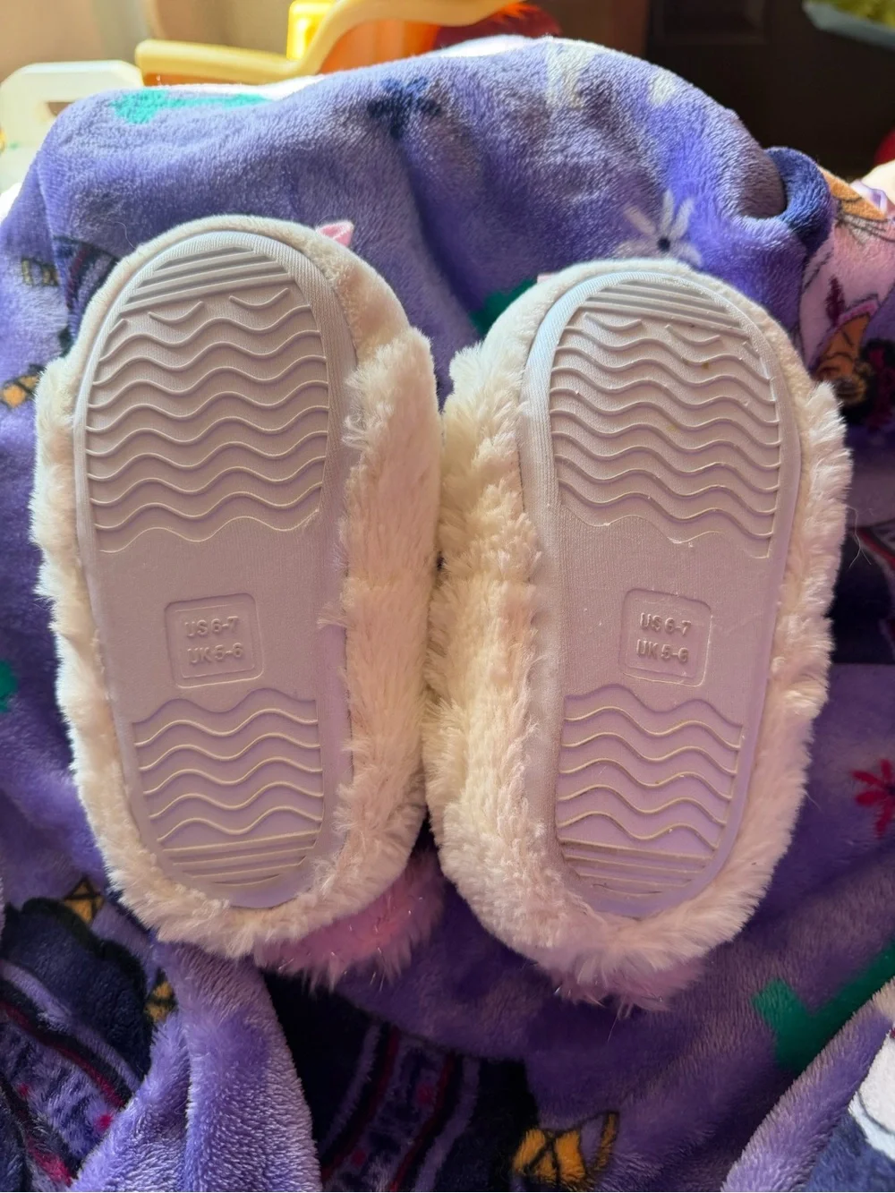 Toddler unicorn 🦄 slippers size 6-7